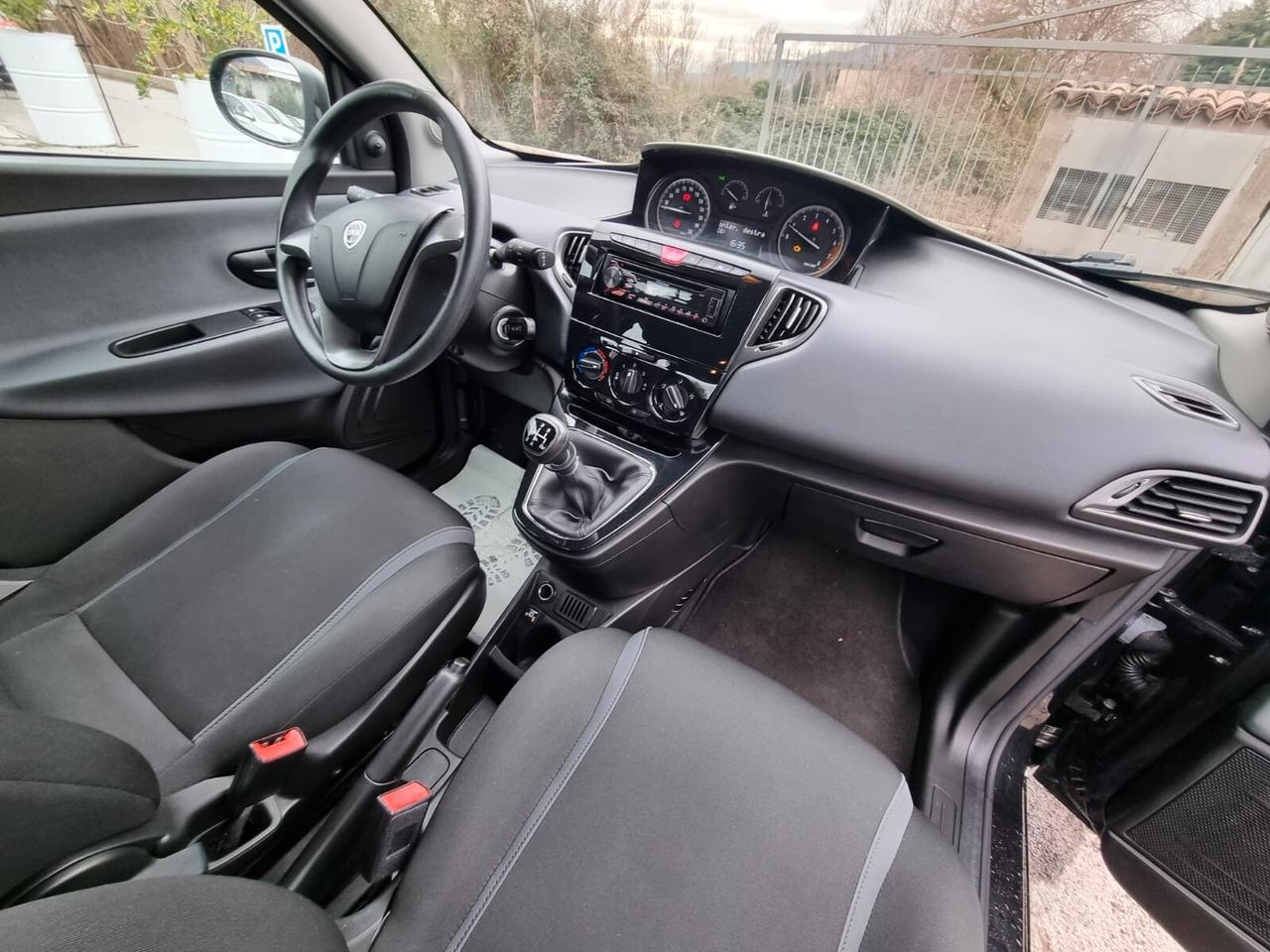 Lancia Ypsilon 1.2 69 CV 5 porte GPL Ecochic Silver