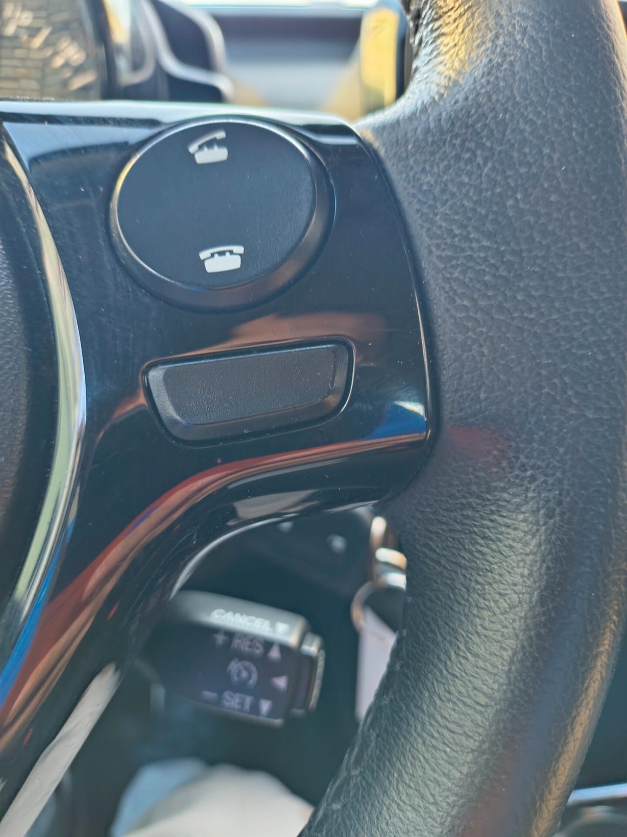 Peugeot 108 VTi 72 5 porte Allure - solo 45.000 km - ok Neopatentati
