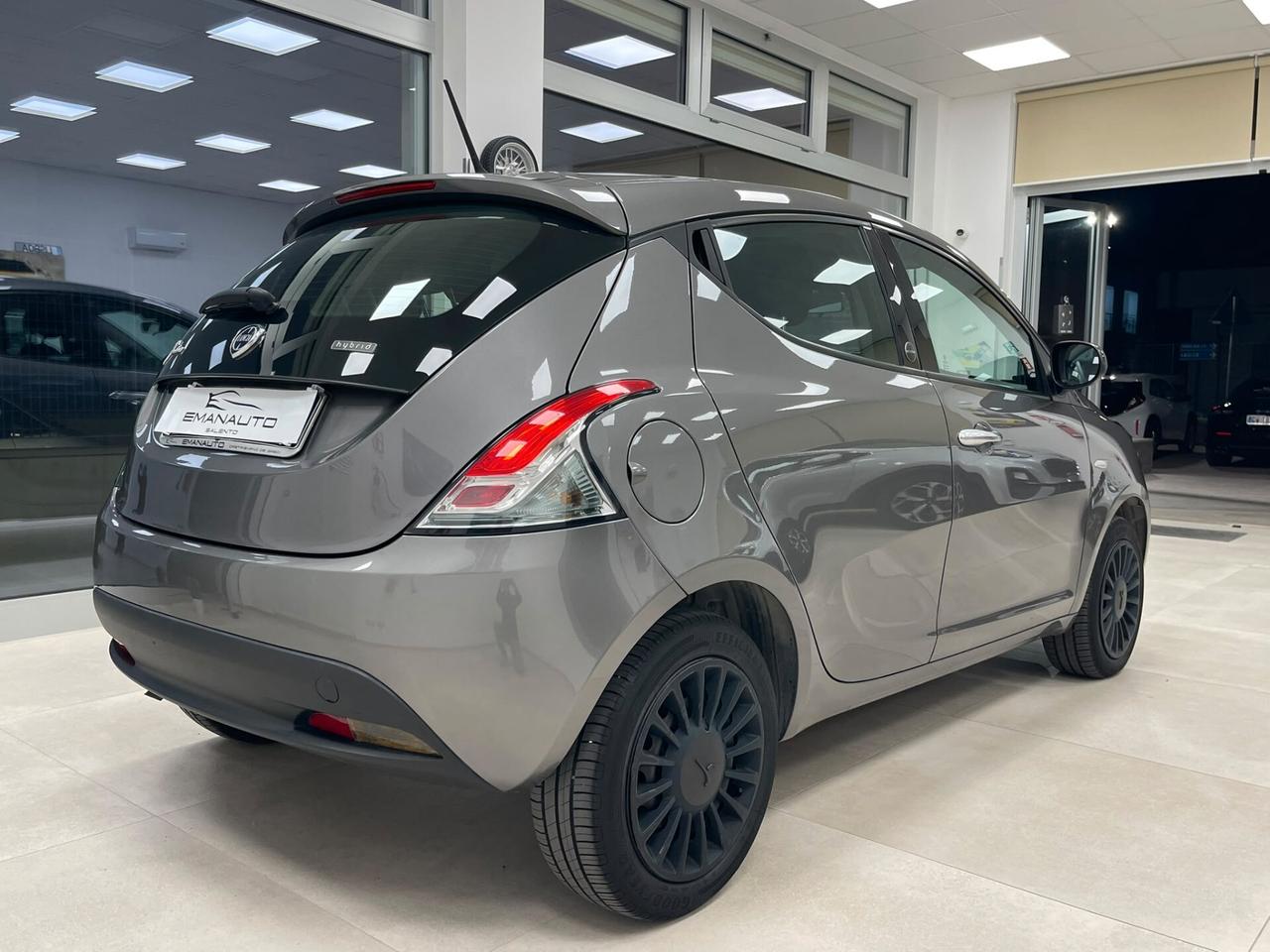 LANCIA YPSILON 1.0 HYBRID 70CV SILVER