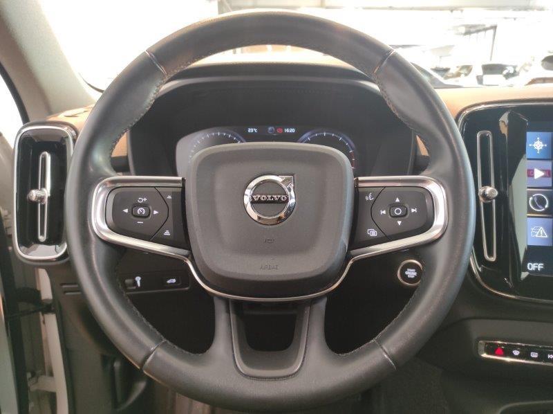 VOLVO XC40 (2017-->) - XC40 B4 AWD AUTOMATICO MOMENTUM
