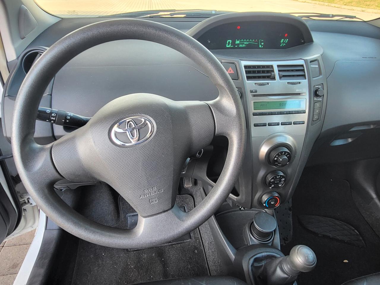 Toyota Yaris 1.0 5 porte