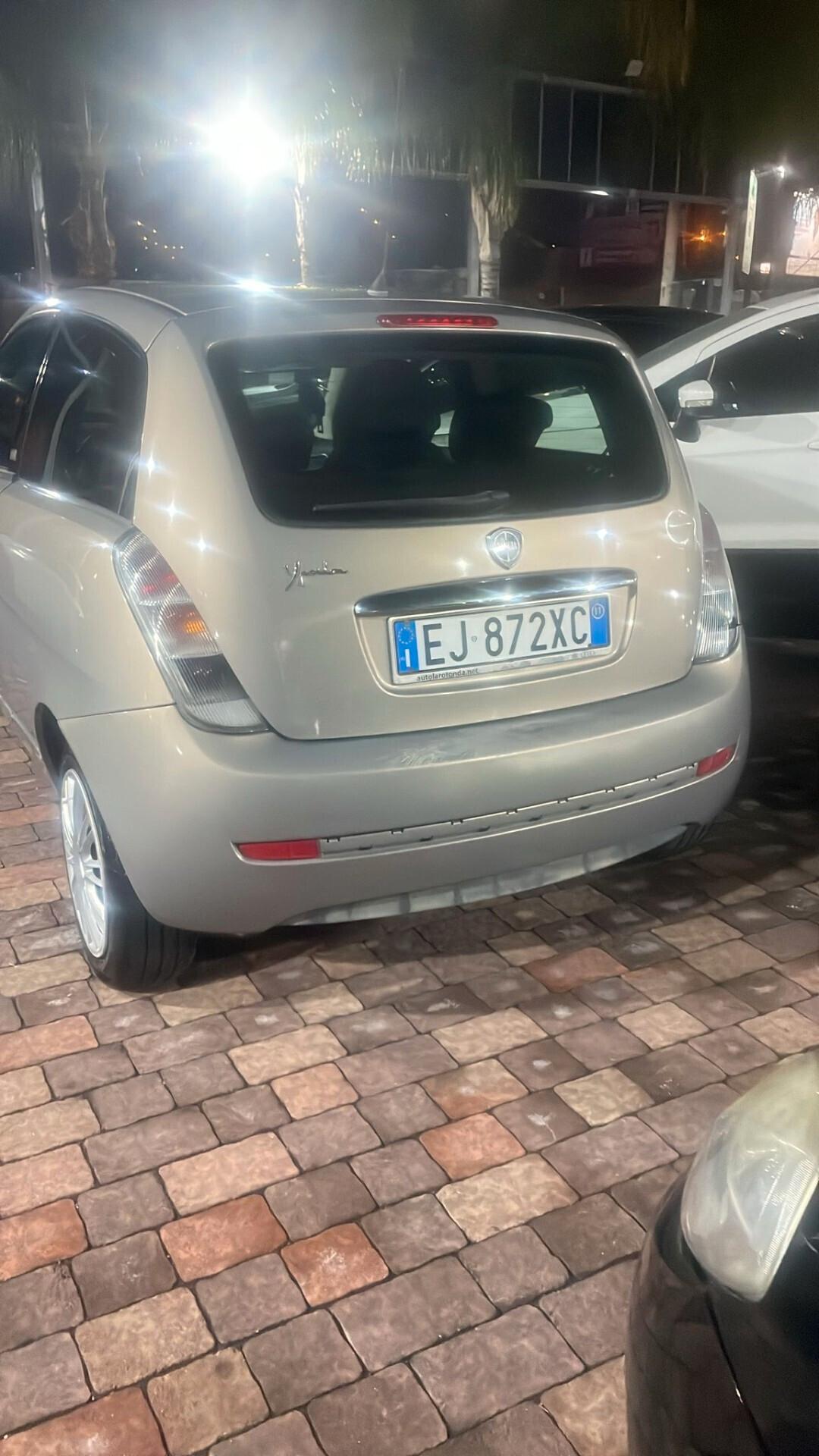 Lancia Ypsilon 1.2 69 CV Unyca