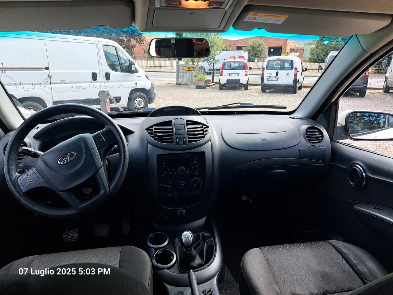 Mahindra Quanto C8 2.2 4WD N1
