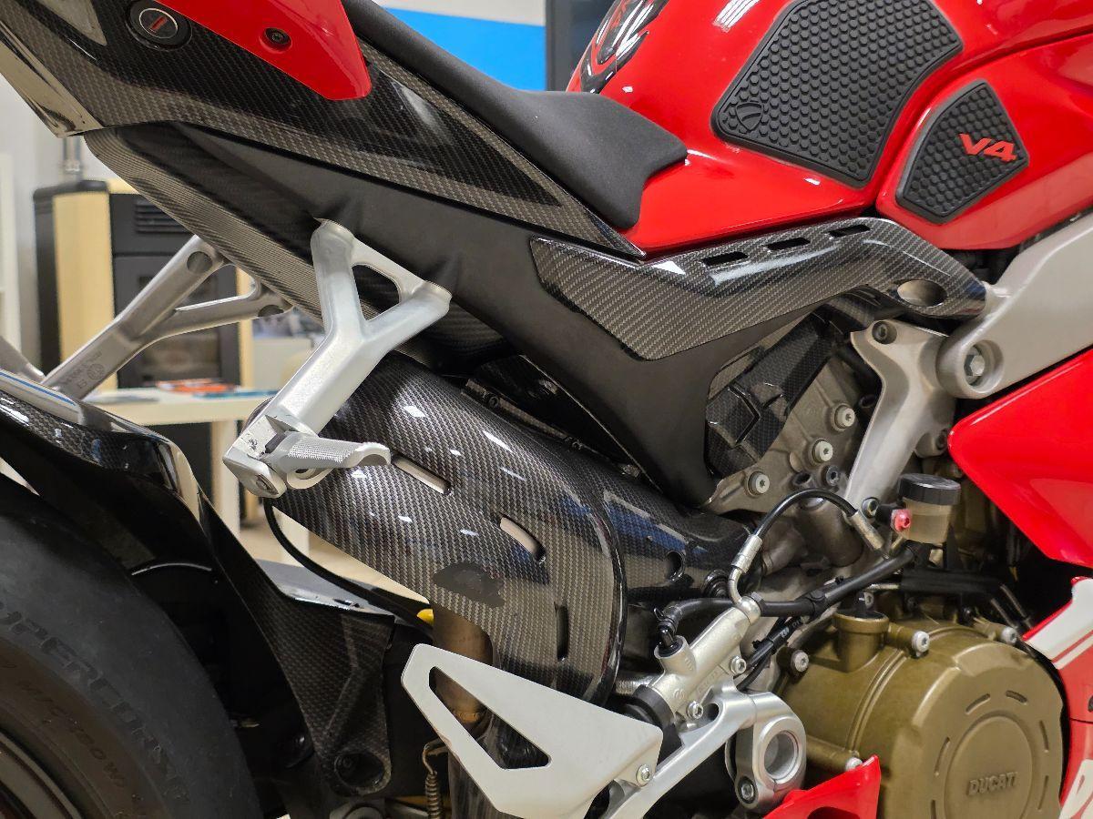 DUCATI PANIGALE V4 CON SCARICO DESMO OK