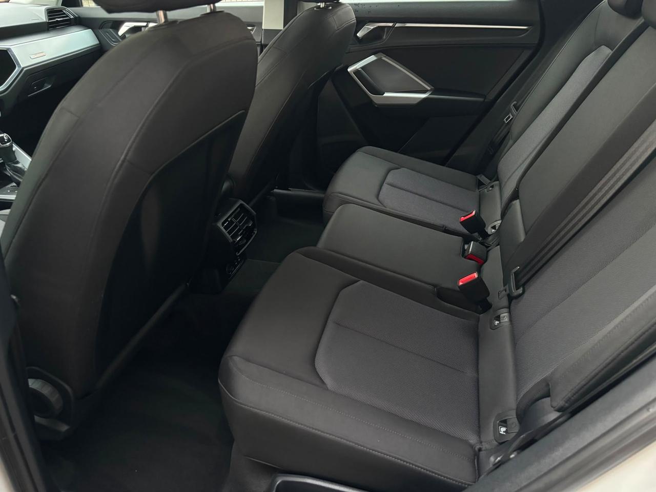 Audi Q3 45 TFSI e S tronic Business