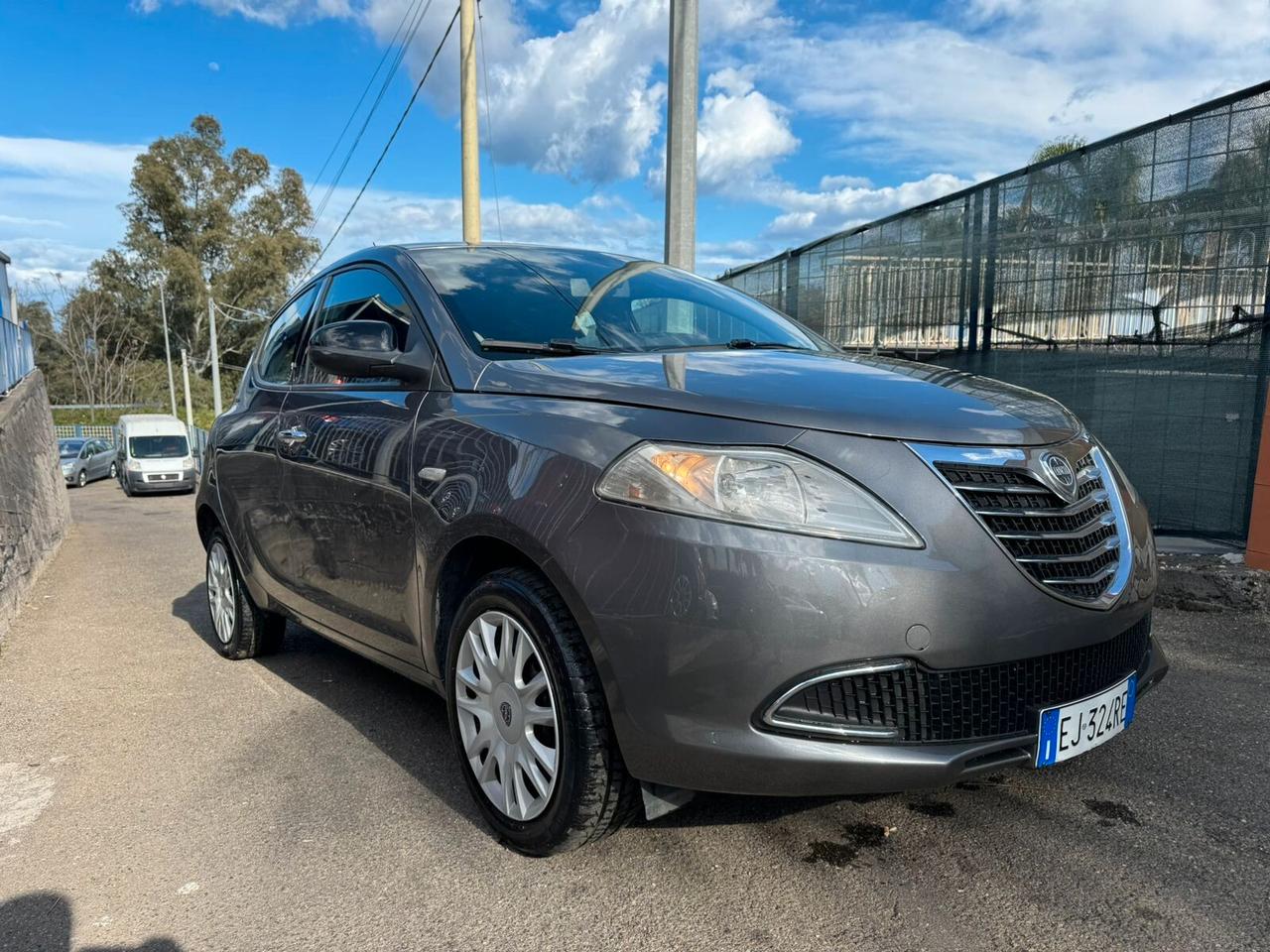 Lancia Ypsilon 1.2 69 CV 5 porte S&S Silver