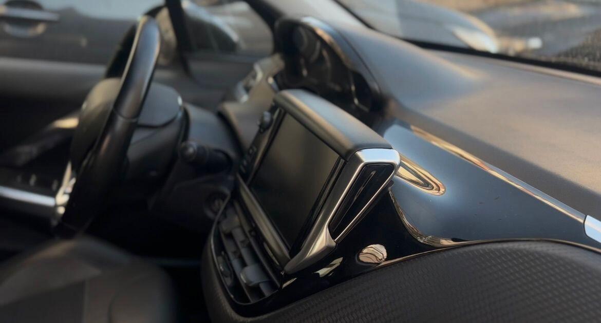 PEUGEOT 2008 - Cc 1.5 - Cv 102 - PASSAGGIO E GAARANZIA INCLUSO NEL PREZZO!