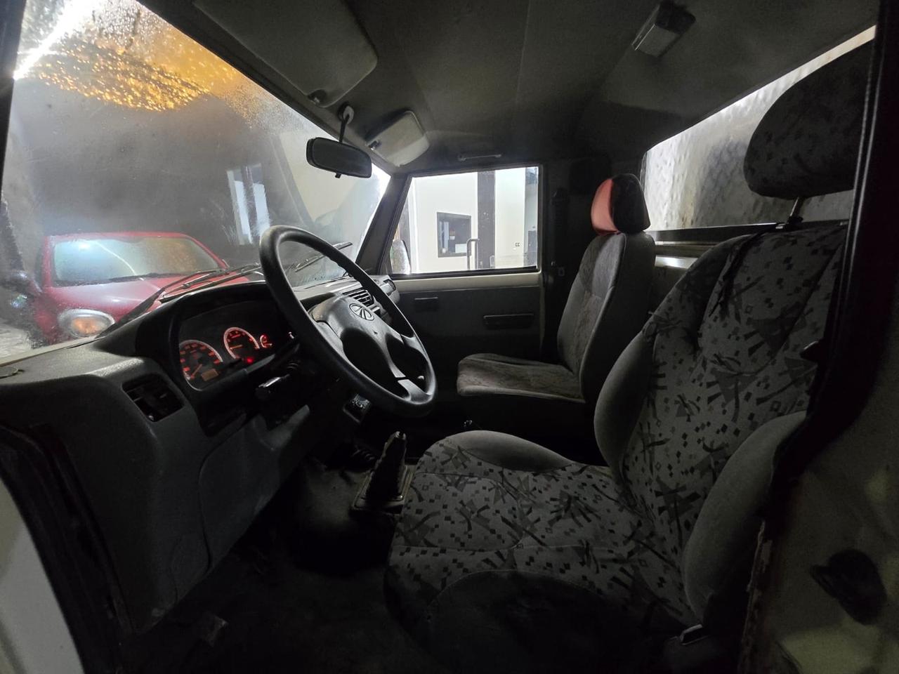 Mahindra Bolero 2.5 CRDe 4WD SC Pup. Rib. Tril.