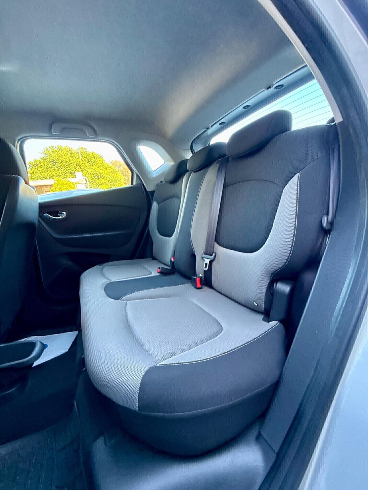 Renault Captur 1.5 dCi 8V 90 CV,Radio Touch Screen,KEYLESS,comandi al volante,cerchi in lega,Sensori di parcheggio,ecc,