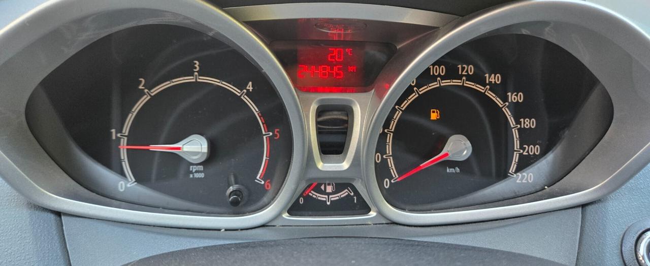 Ford Fiesta 1.4 TDCi 70CV 5 porte Titanium
