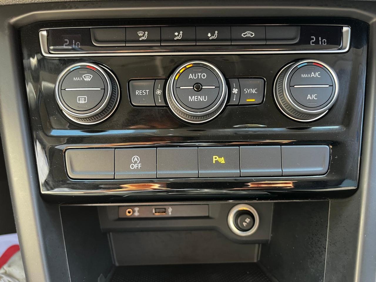 Volkswagen Touran 1.4 tsi business