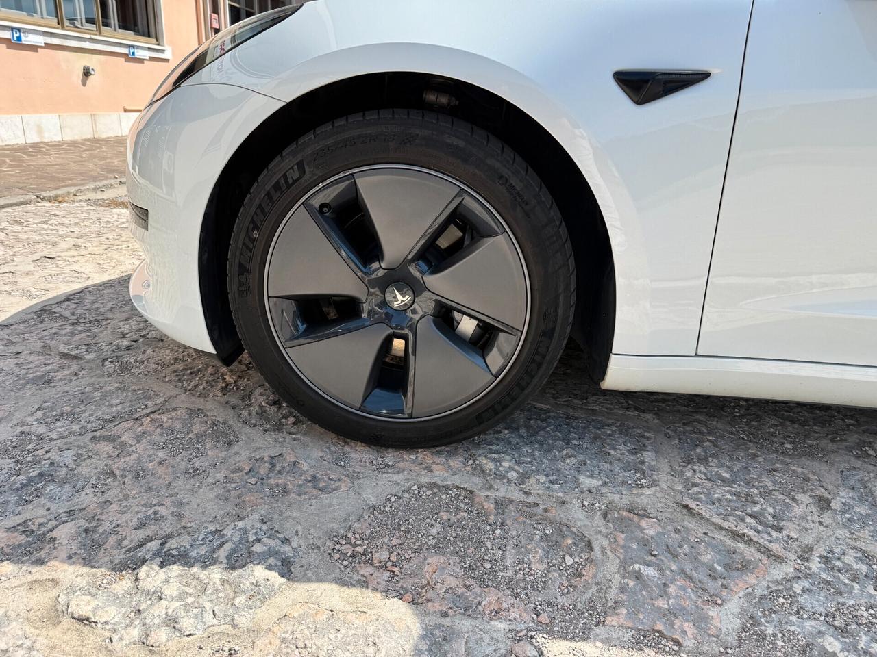 Tesla Model 3 RWD