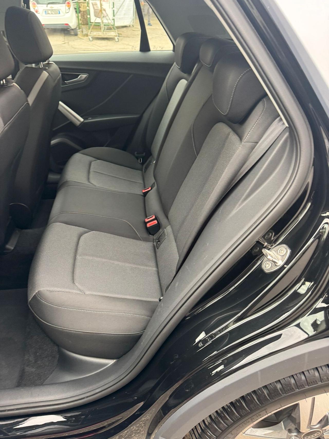 Audi Q2 35 TFSI S tronic Identity Black