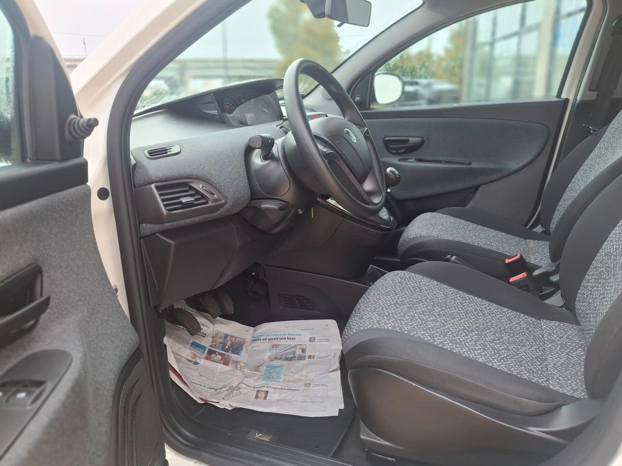 Lancia Ypsilon 1.0 FireFly 5 porte S&S Hybrid Gold