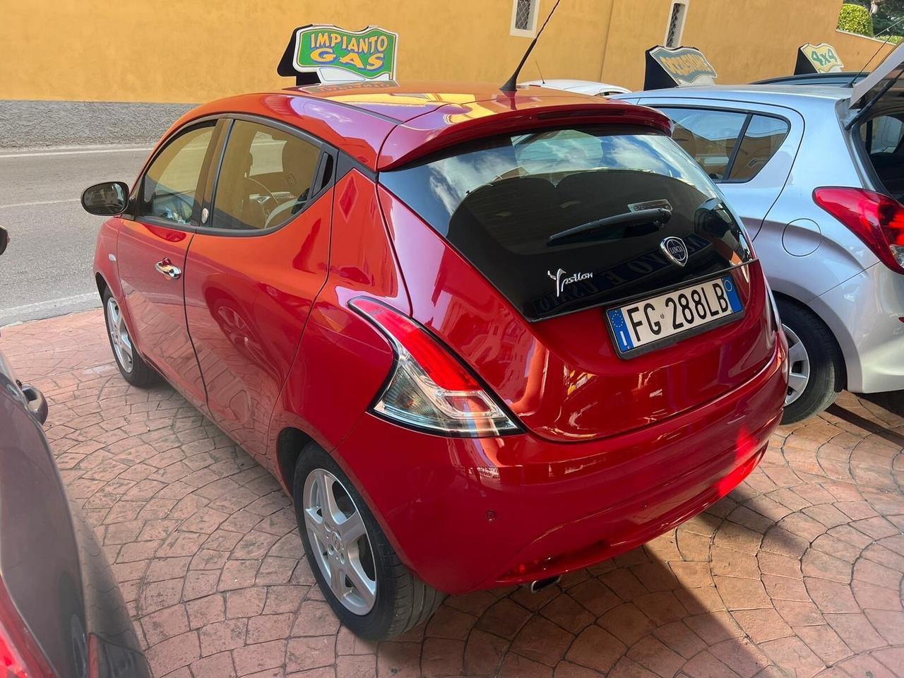 Lancia Ypsilon 1.2 GPL Ecochic Gold Casa madre