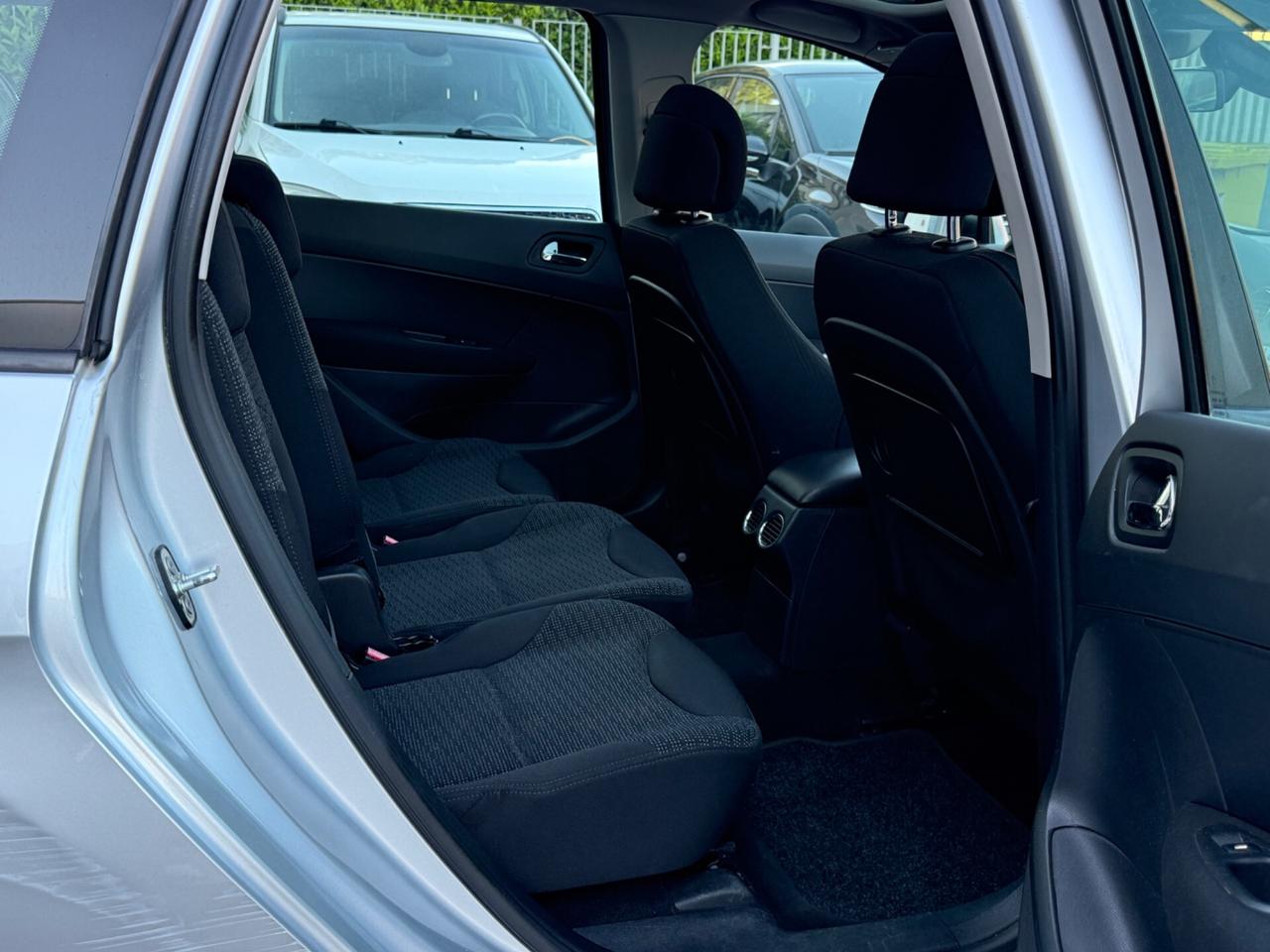 Peugeot 308 7 posti TAGLIANDI CERTIFICATI 1.6 HDi 110CV SW Ciel Tecno