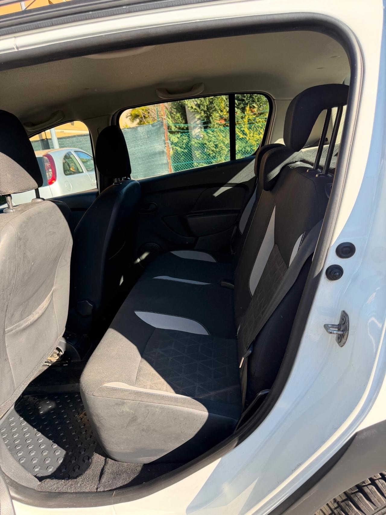 Dacia Sandero Stepway 0.9 GPL - NAV. - NEOP. - 12 MESI DI GAR. -