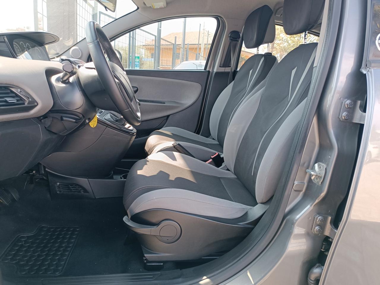 Lancia Ypsilon 1.2 69 CV 5 GPL Ecochic Silver