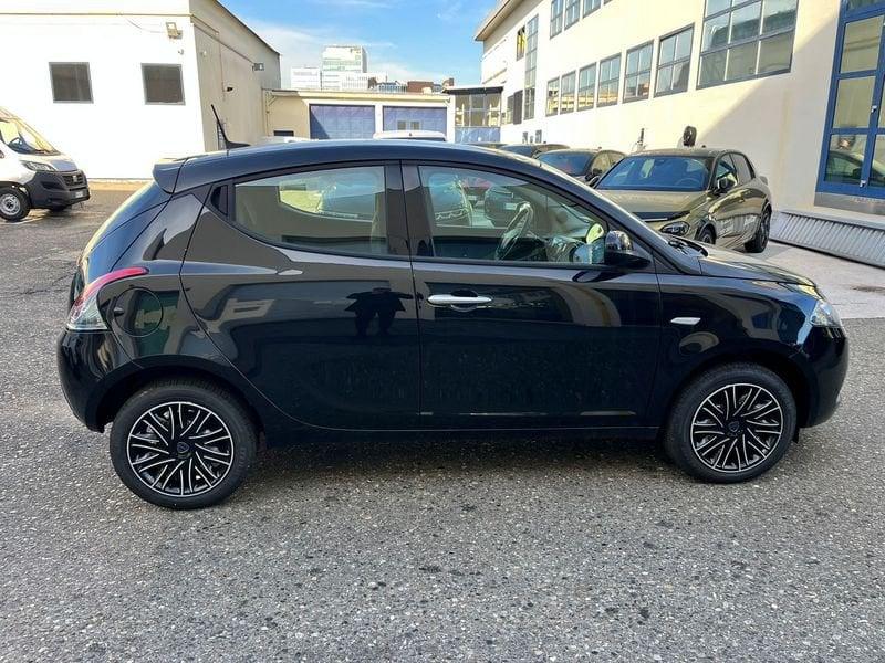 Lancia Ypsilon 1.0 FireFly 5 porte S&S Hybrid Oro