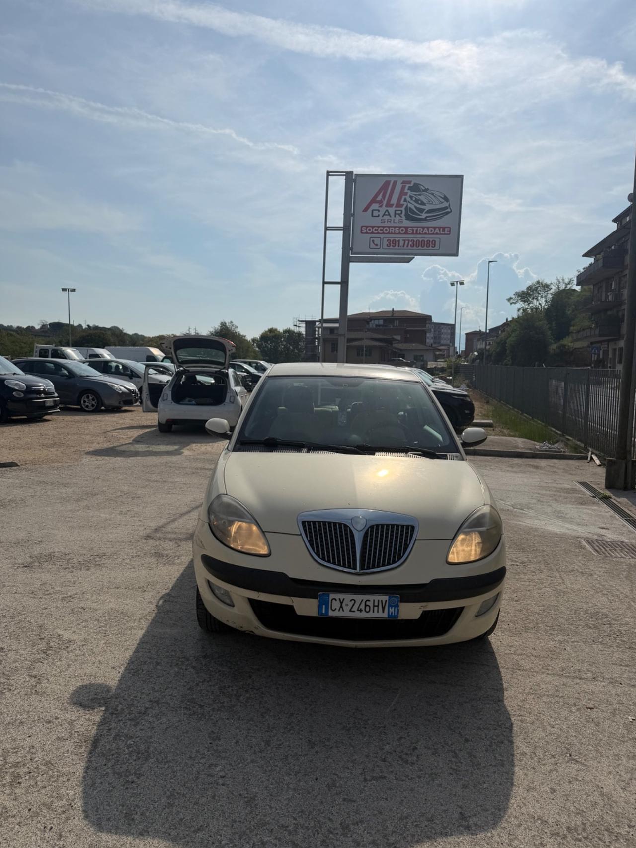 Lancia Ypsilon 1.3 MJT 75 CV Platino