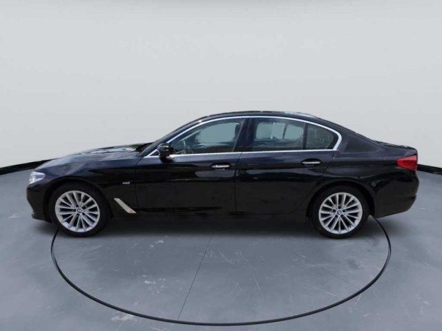 BMW 520 Serie 5(G30/31/F90) - d Luxury