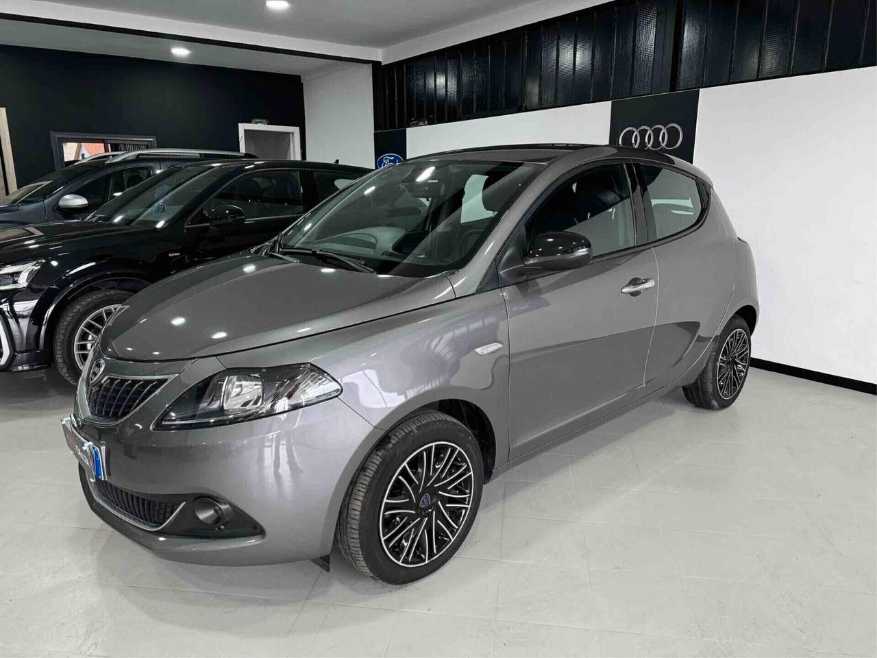 Lancia Ypsilon 1.0 FireFly 5 porte S&S Hybrid Alberta Ferretti
