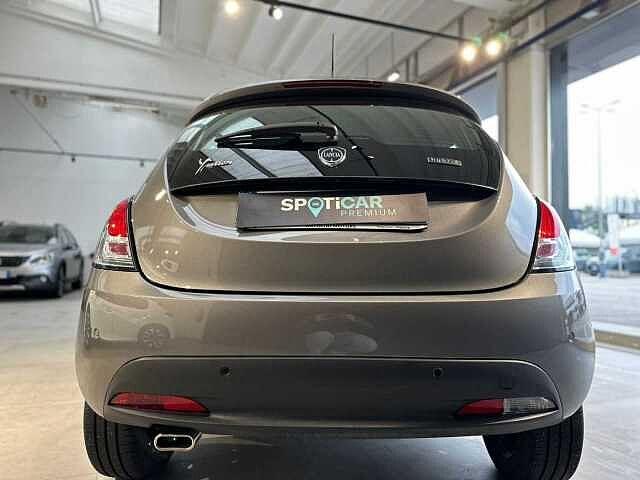 Lancia Ypsilon 1.0 FireFly 5 porte S&S Hybrid Ecochic Silver