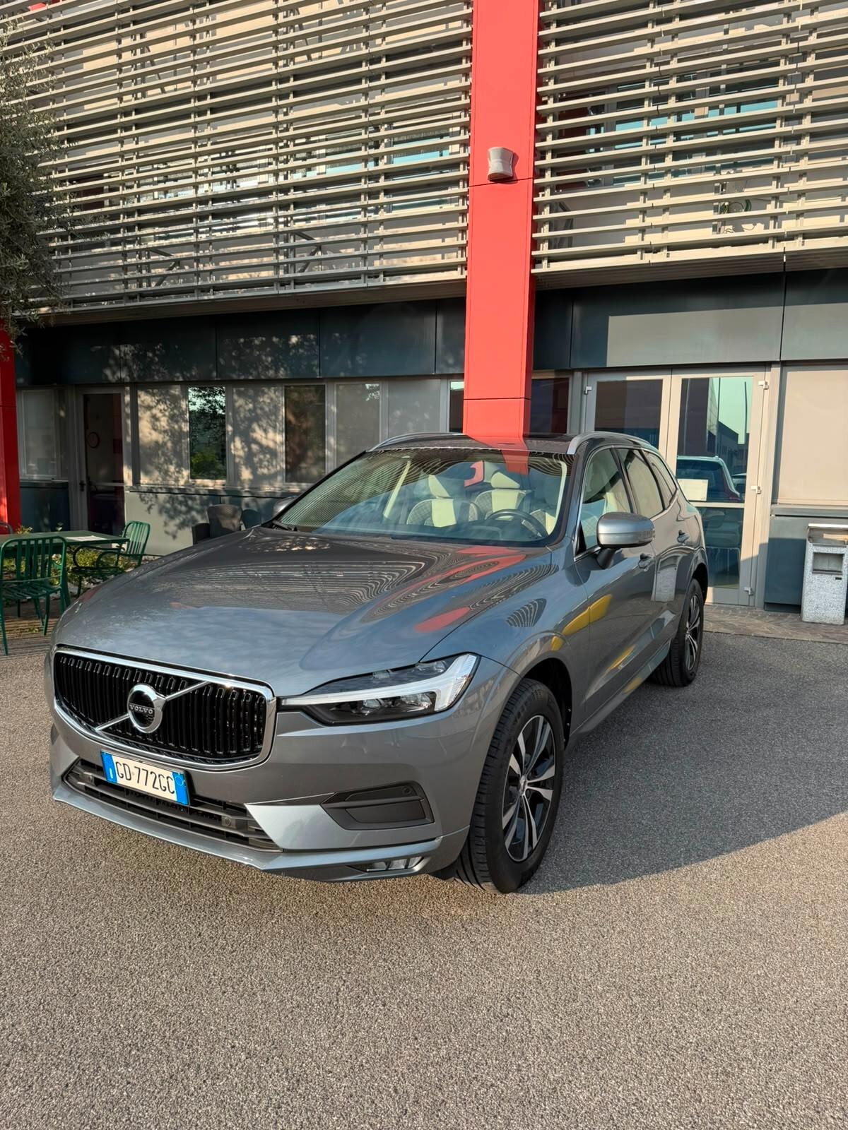 Volvo XC60 B4 AWD Geartronic Momentum MY21