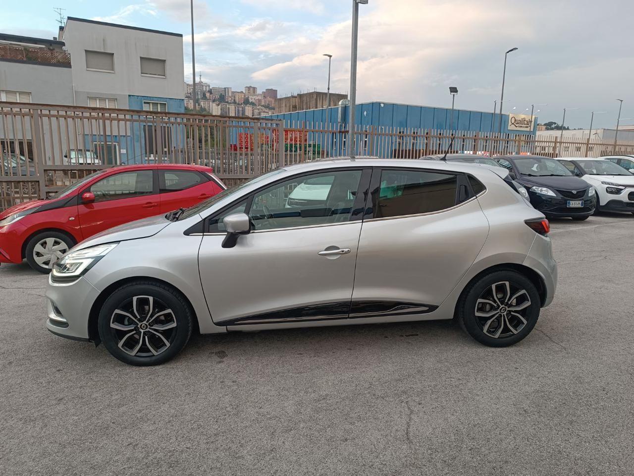 RENAULT Clio TCe 12V 90 CV 5 porte Moschino Intens