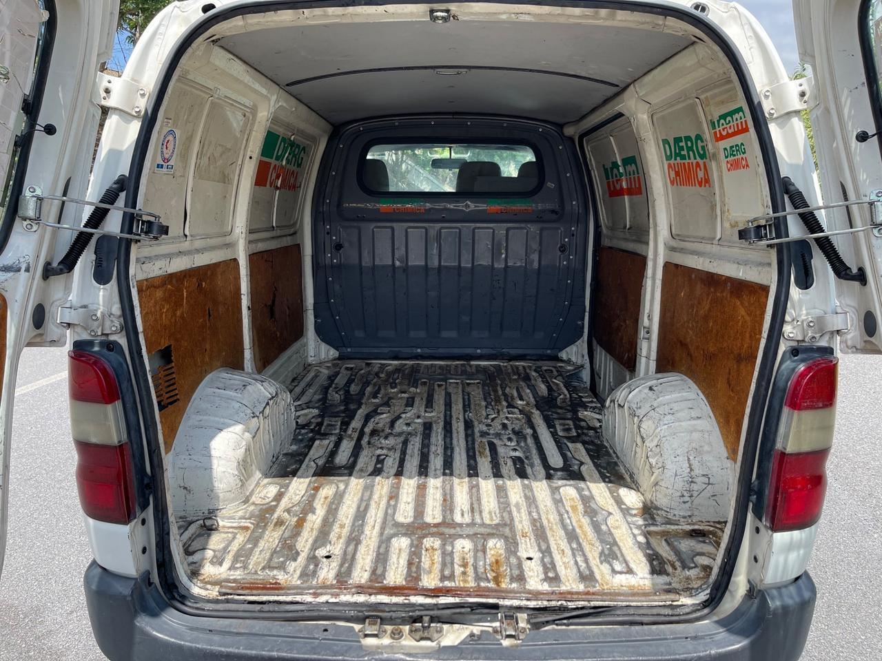 Toyota Hiace 2.5 D-4D Van