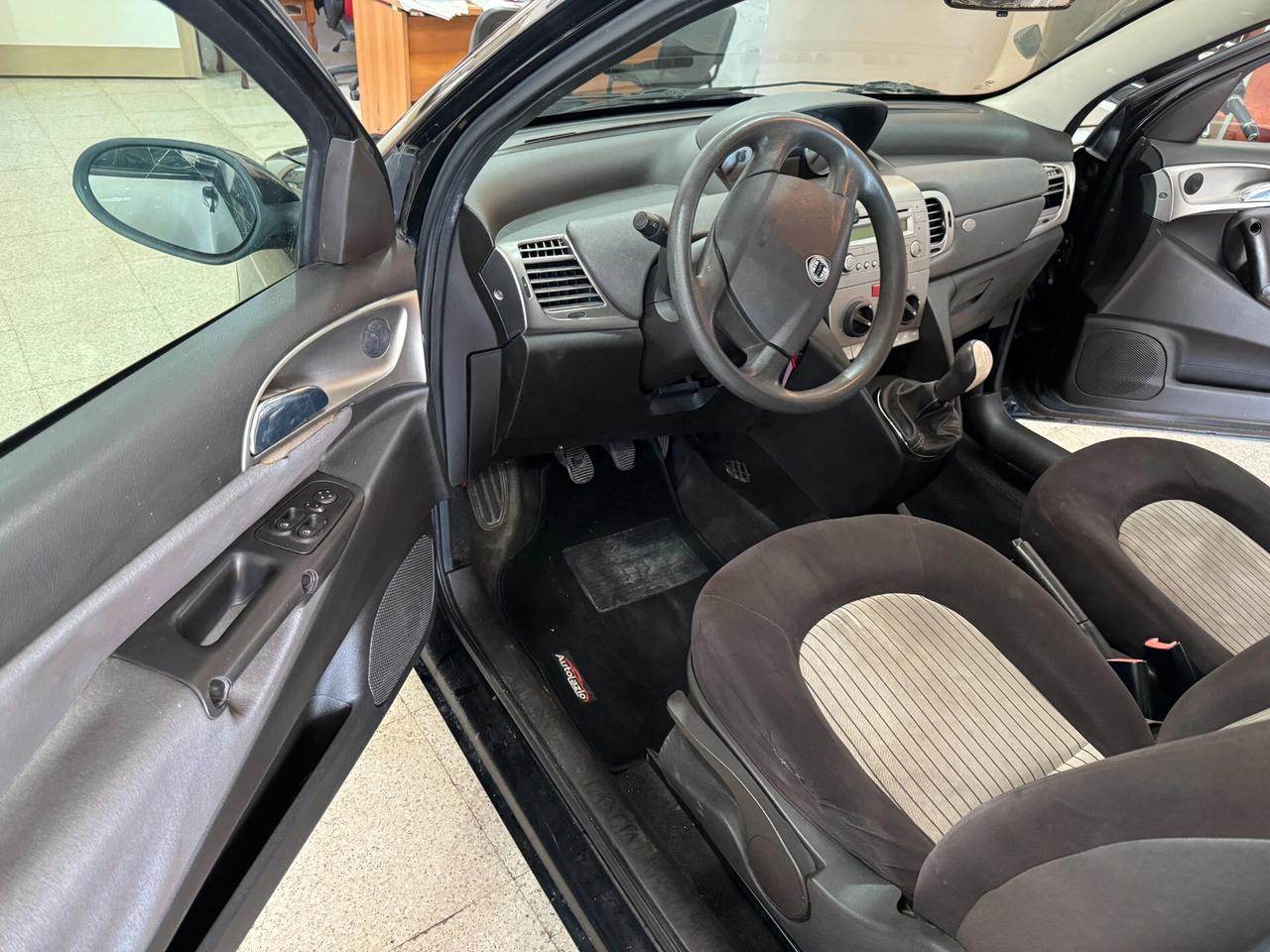 Lancia Ypsilon 1.3 MJT 90 CV Platino OK NEOPATENTATI