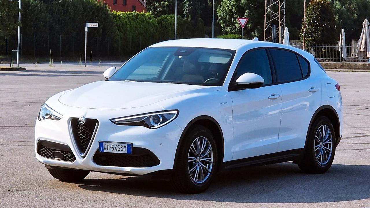 Alfa Romeo Stelvio 2.2 Turbodiesel 160 CV AT8 RWD Super