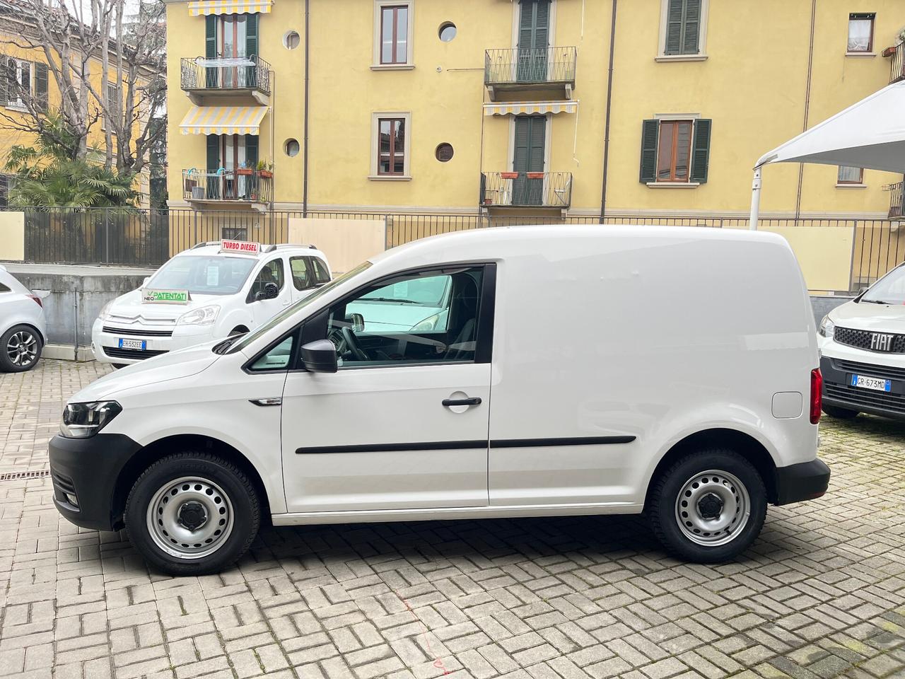 VOLKSWAGEN CADDY 2.0 TDI - KM 27.187 - PORTATA 659 KG. - ANCHE PER NEOPATENTATI - AUTOCARRO 2 POSTI