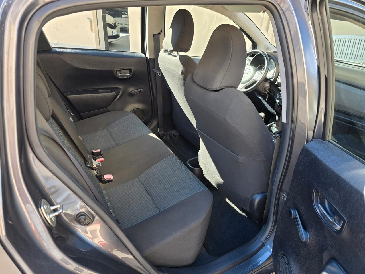 Toyota Yaris 1.0 5 porte Lounge perfetta possibilita 12 mesi garanzia