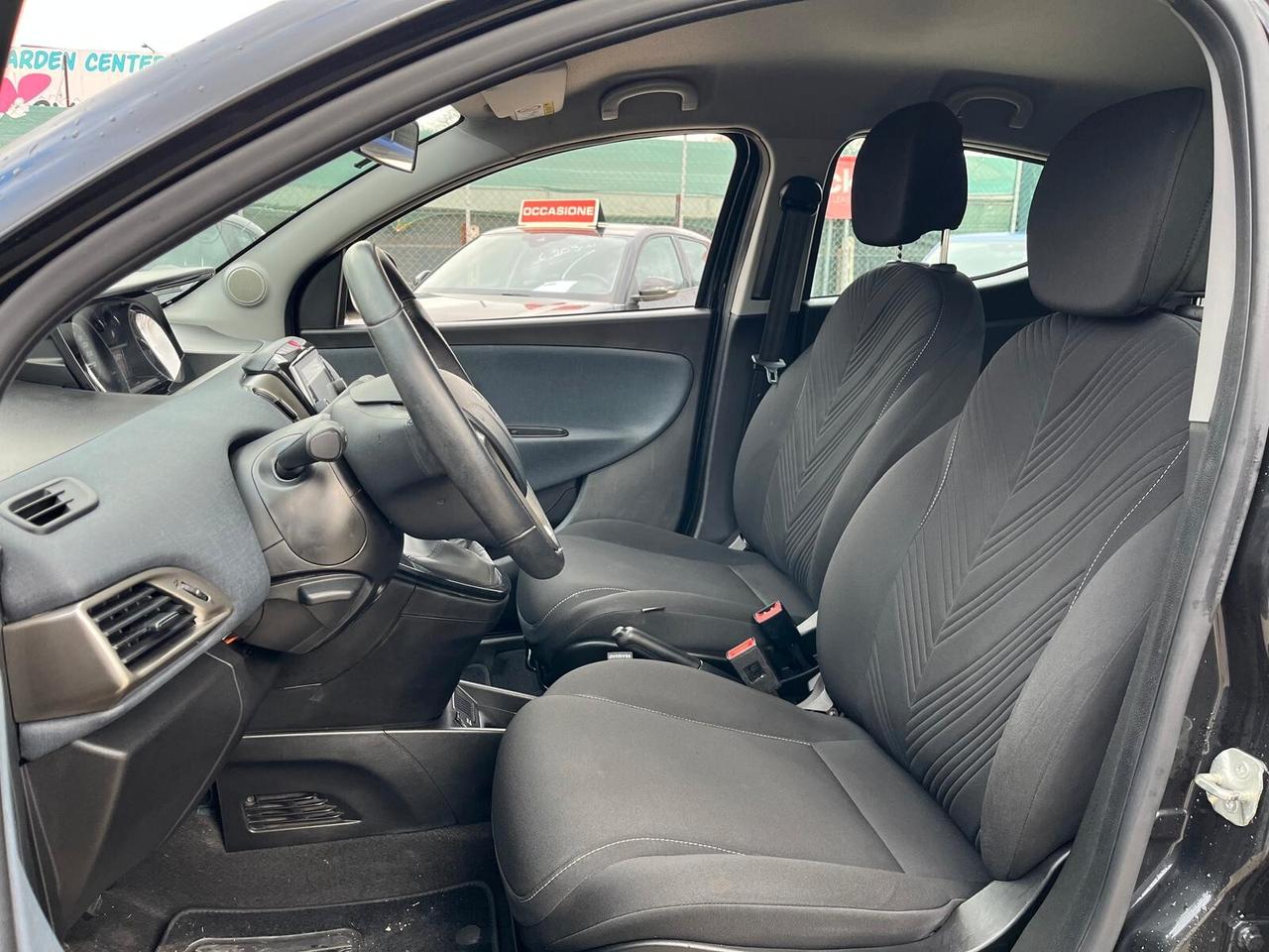 Lancia Ypsilon 1.0 FireFly 5 porte S&S Hybrid Gold