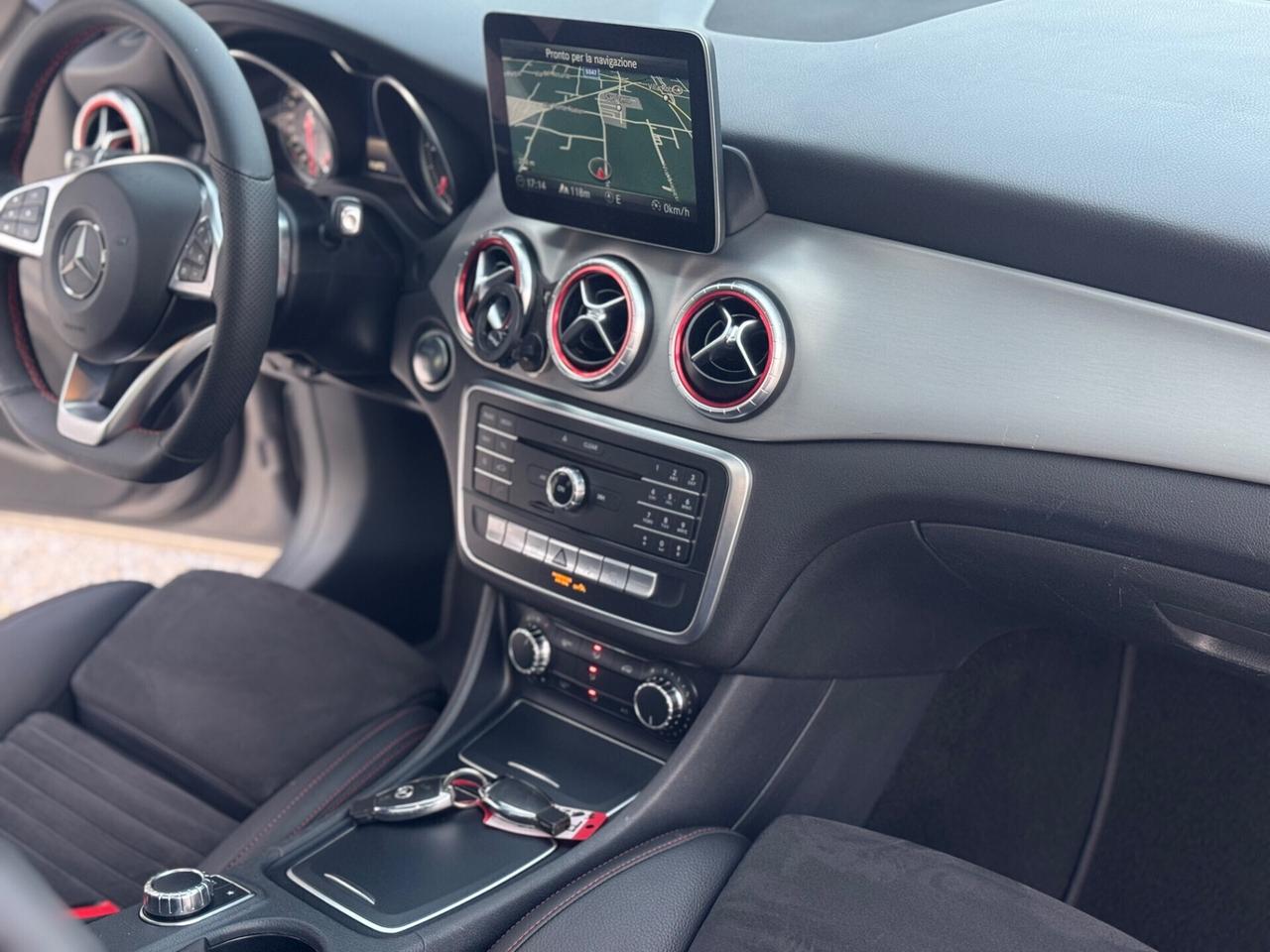 Mercedes-benz CLA 200 Tetto, AMG line !