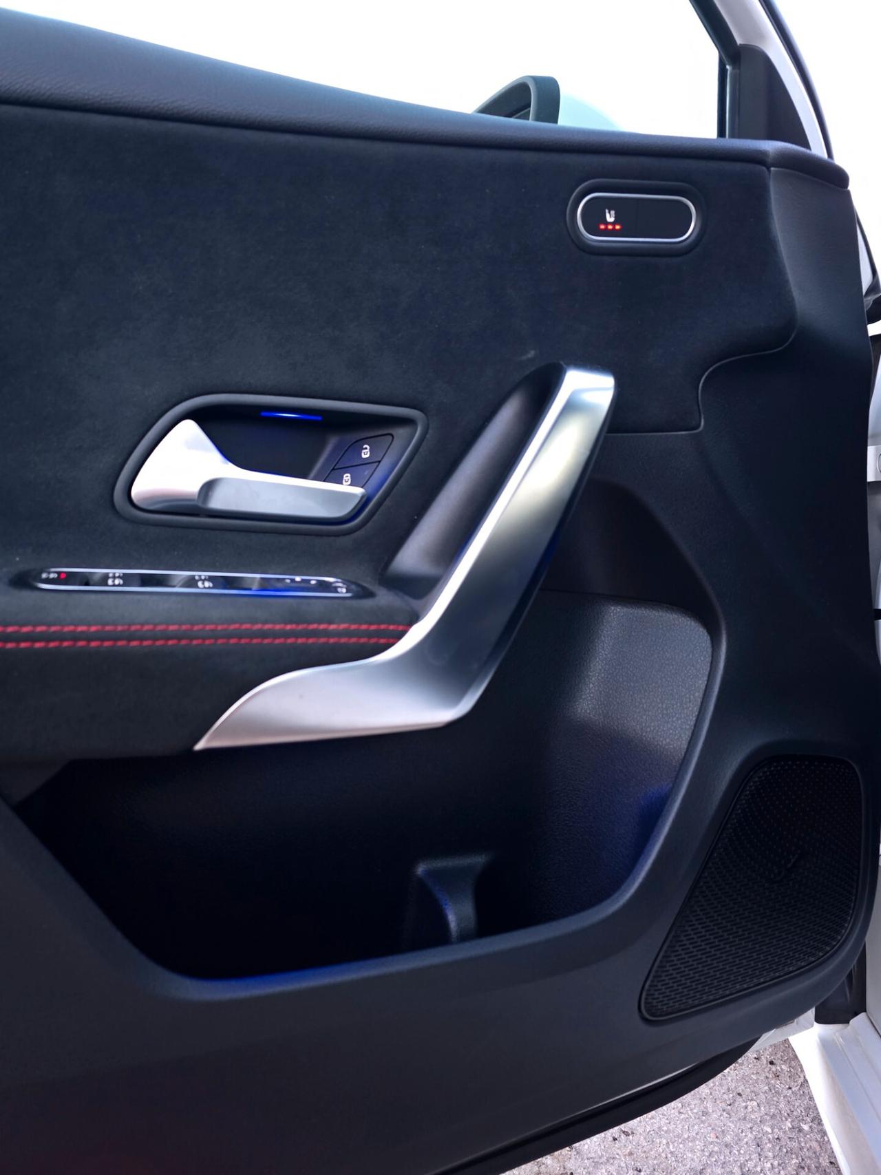 Mercedes A180 Premium AMG BlackNight UNICA