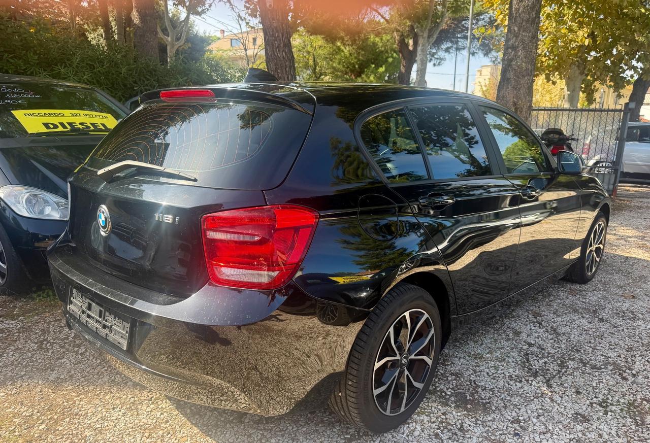 Bmw 116 116i 5p. Urban