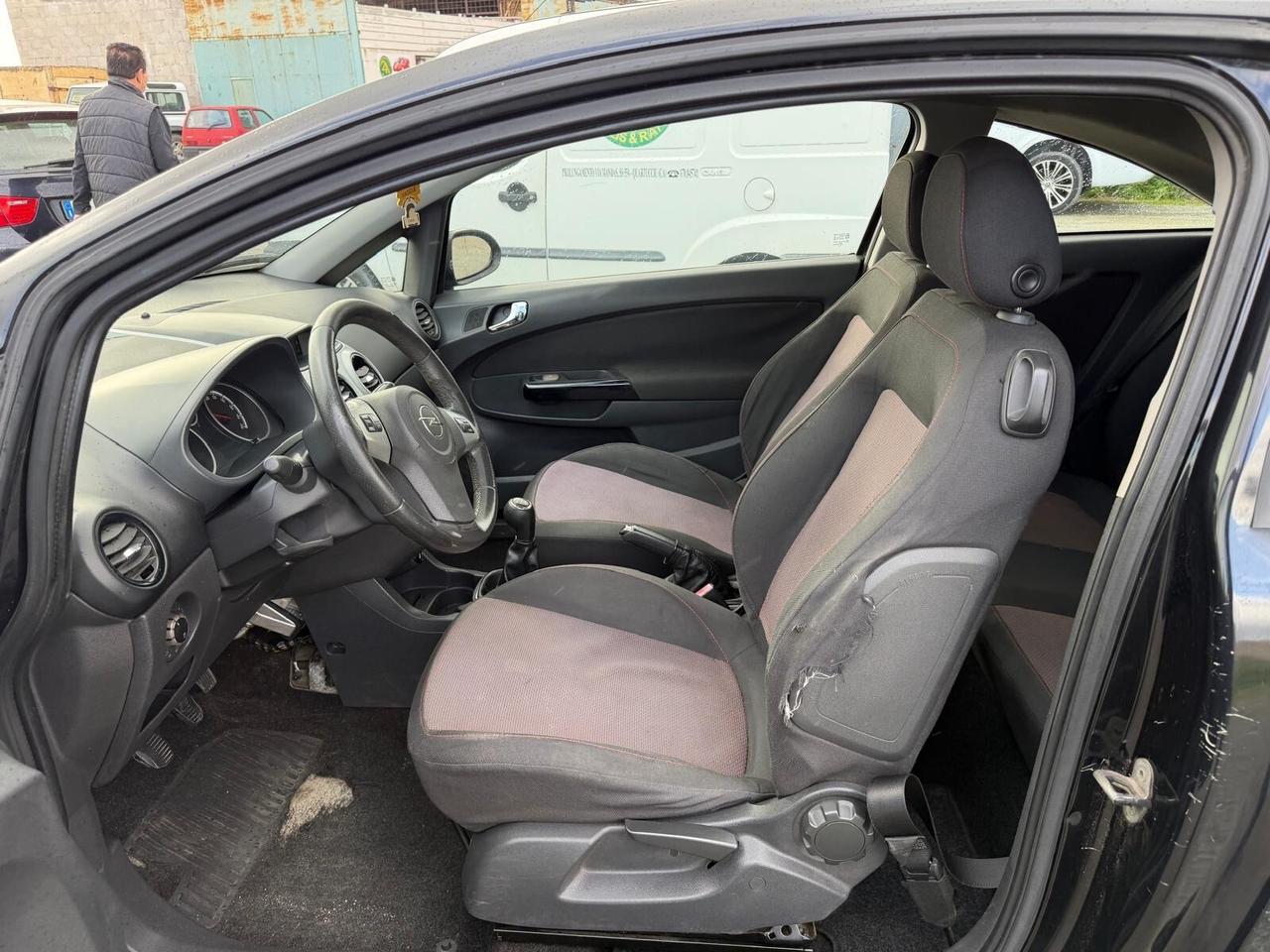 Opel Corsa Sport 1.2 benzina - Neopatentati