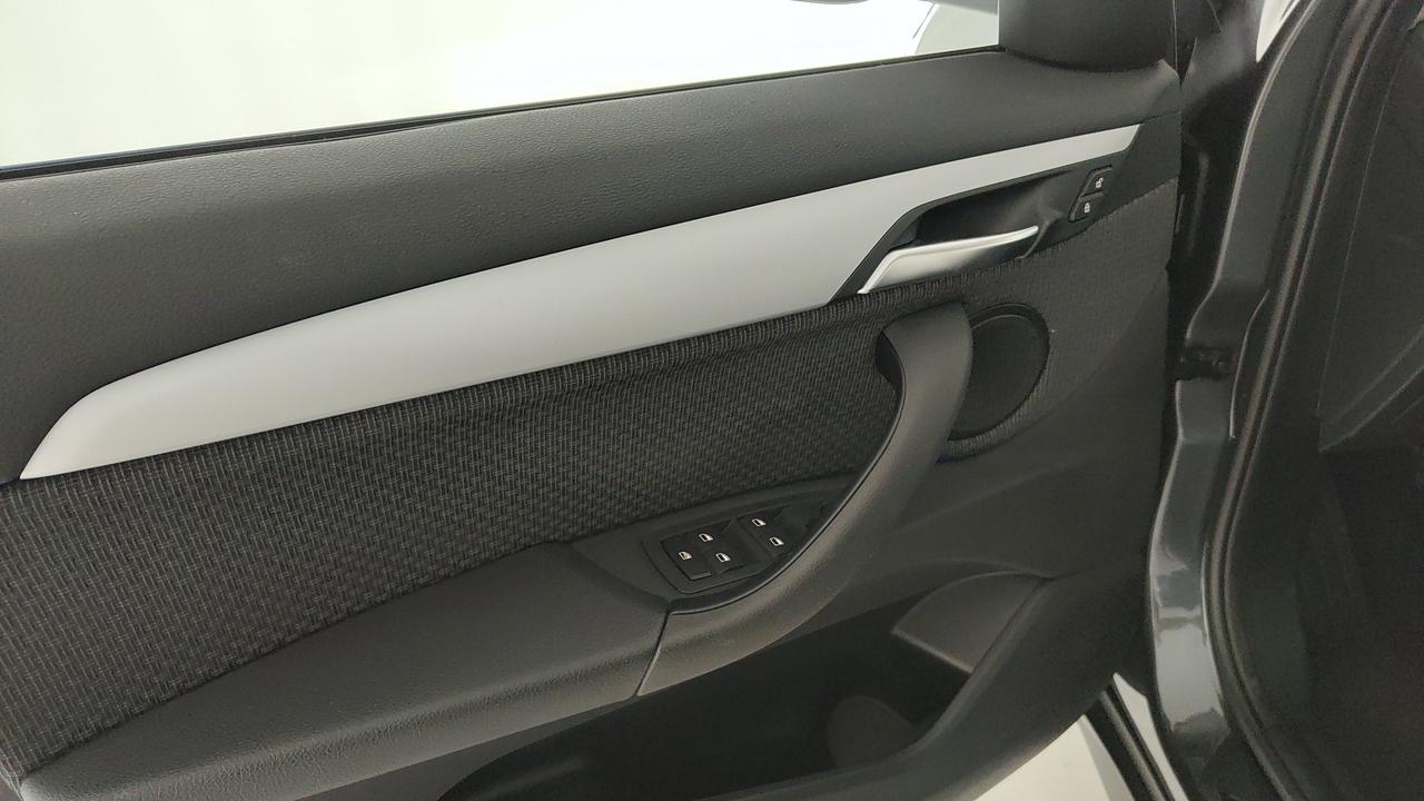BMW X1 F48 - X1 sdrive18i 140cv