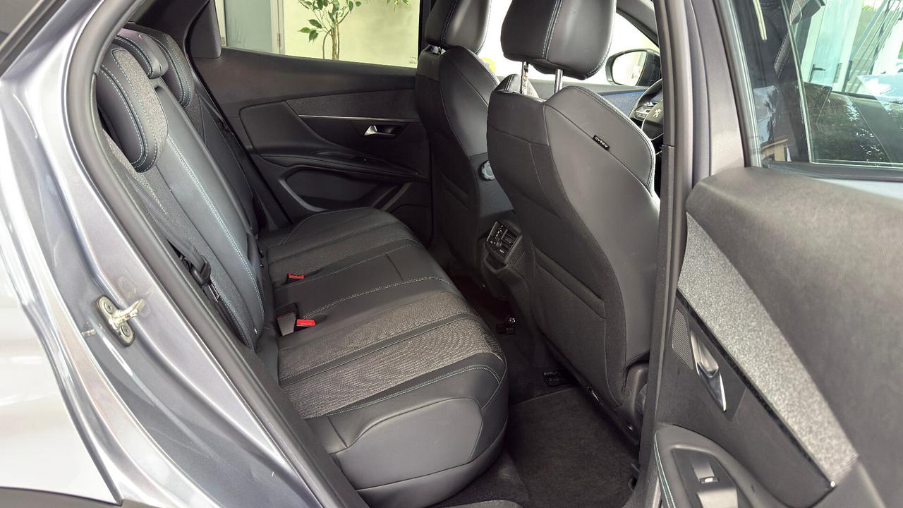 Peugeot 3008 Hybrid4 300 e-EAT8 Allure Pack