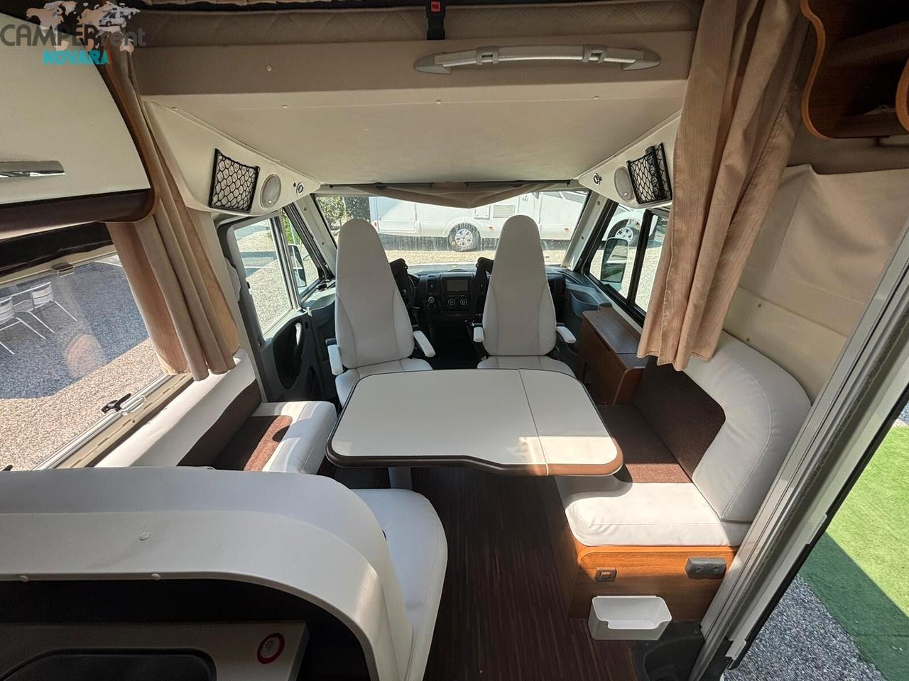 ELNAGH MAGNUM 81G - motorhome con letto nautico in coda e maxi garage