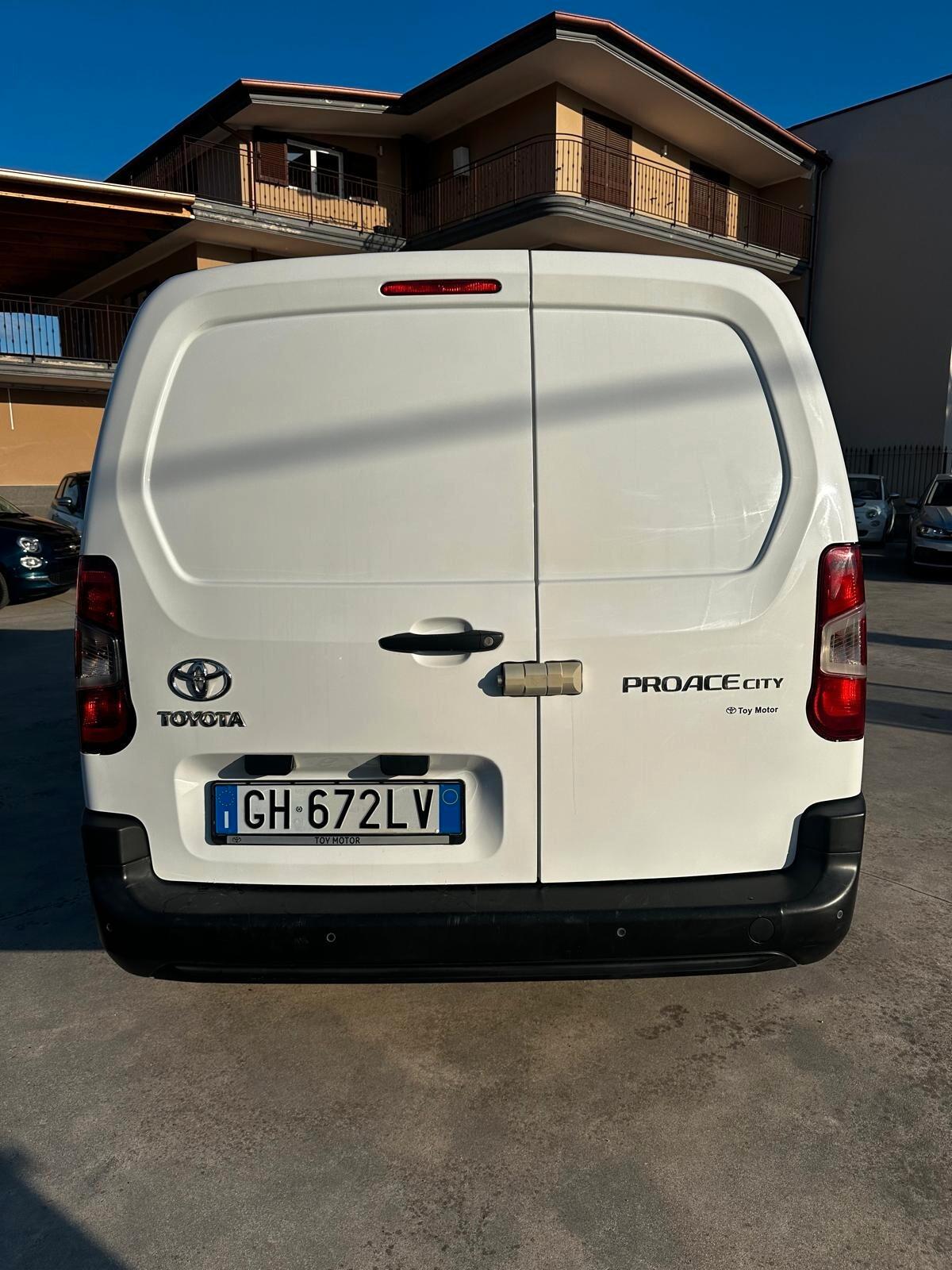TOYOTA PROACE CITY MAXY