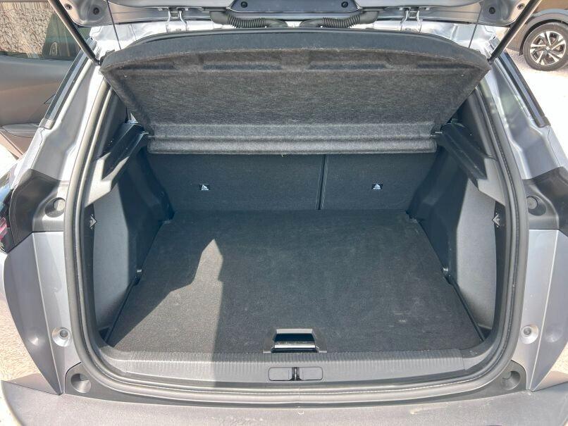 Peugeot 2008 PureTech 100 S&S Allure "Vision pack"; "Navi Pack"
