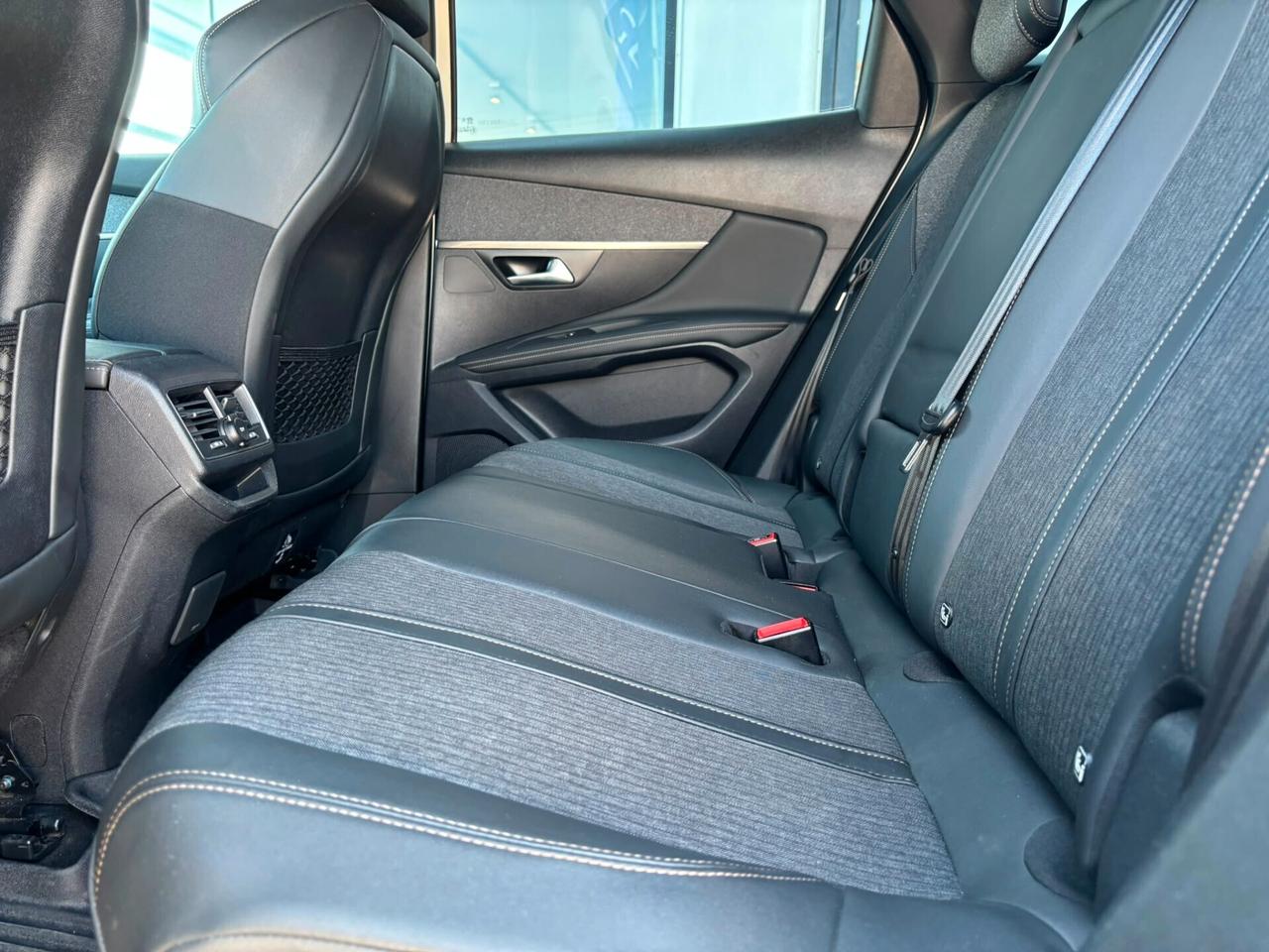 Peugeot 3008 GT LINE PureTech 130 EAT8 SPOTICAR