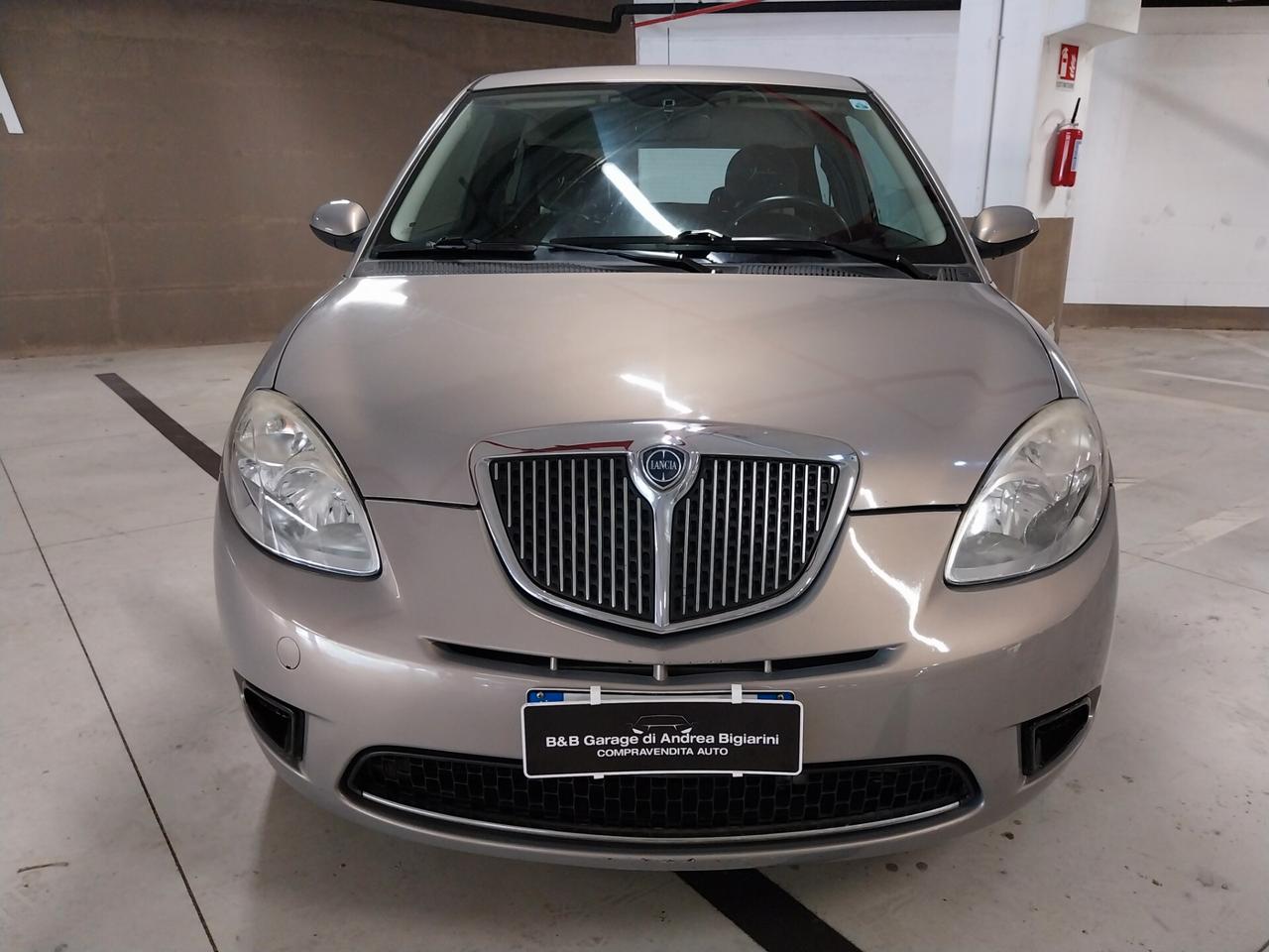 Lancia Ypsilon 1.3 MJT 75 CV VERSUS AUTOMATICA - ok neopatentati