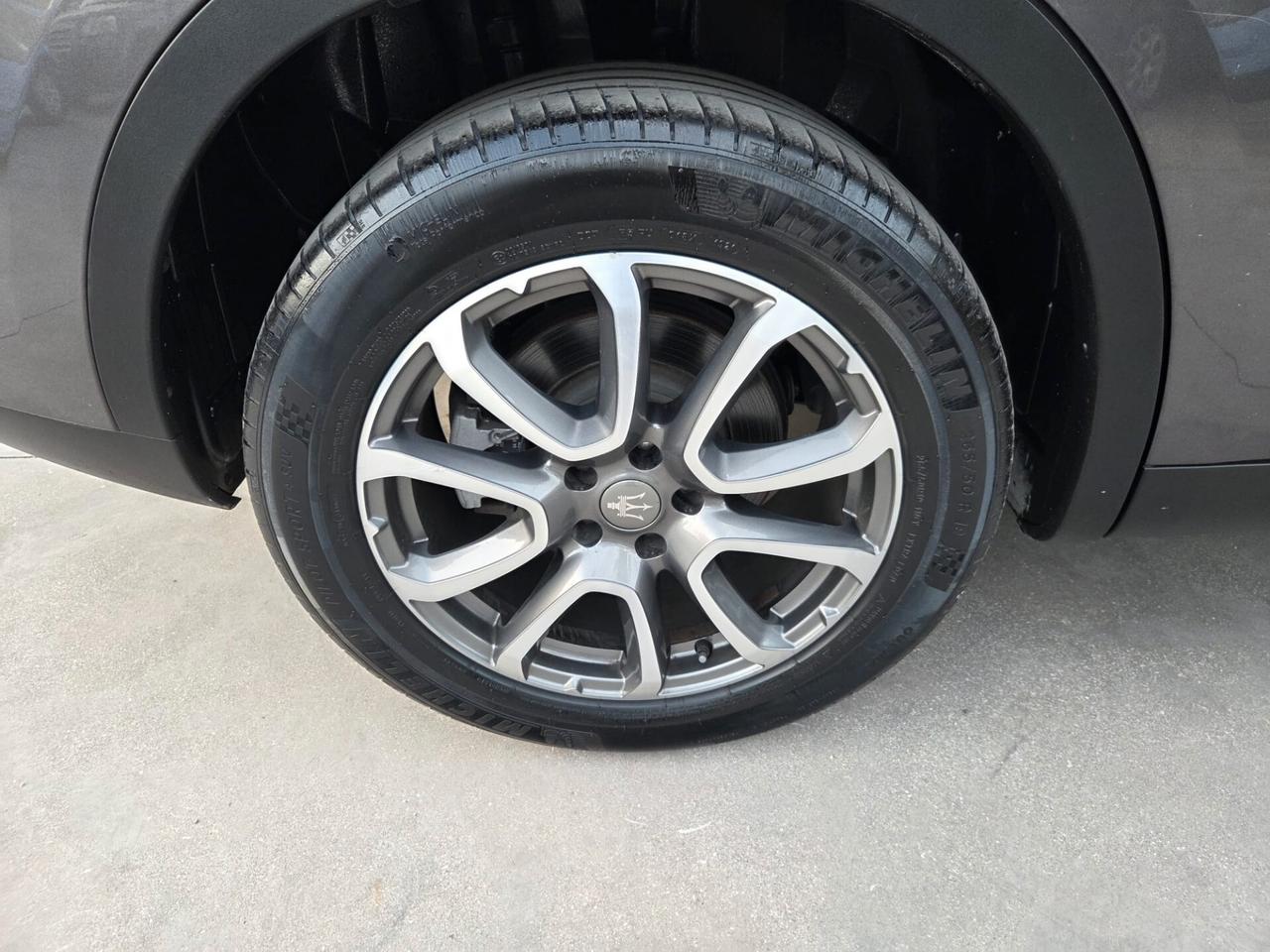Maserati Levante V6 Diesel 275 CV AWD Granlusso - DA VETRINA !!
