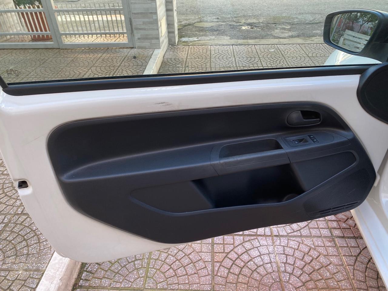 Volkswagen up! 1.0 3p. take