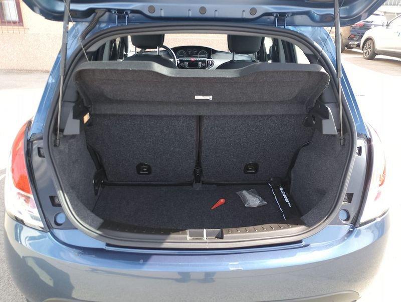 Lancia Ypsilon 1.0 FireFly 5 porte S&S Hybrid Silver