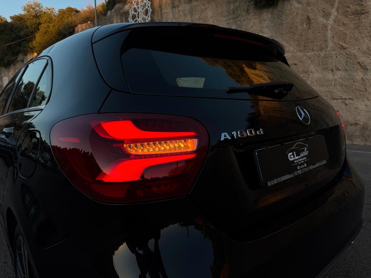 Mercedes A180 SPORT/1500 110CV/FULL LED/NAVI/18"